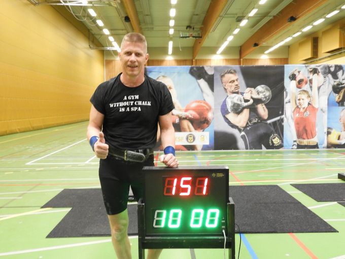 SM -18 i Falun 3:a i Jerk med 2x16 kg 151 reps.
